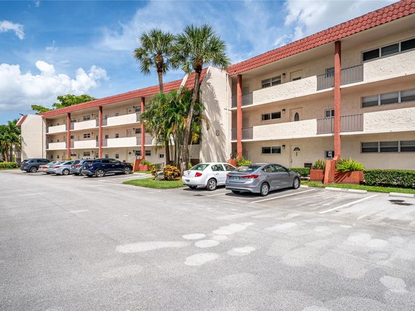 9720 S Hollybrook Lake Dr 205, Pembroke Pines FL 33025