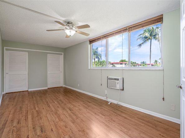9720 S Hollybrook Lake Dr 205, Pembroke Pines FL 33025