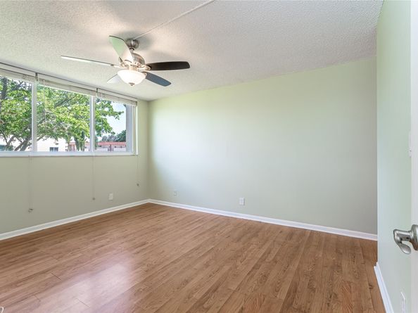 9720 S Hollybrook Lake Dr 205, Pembroke Pines FL 33025