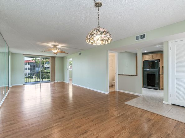 9720 S Hollybrook Lake Dr 205, Pembroke Pines FL 33025