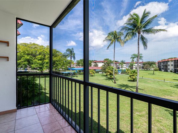 9720 S Hollybrook Lake Dr 205, Pembroke Pines FL 33025