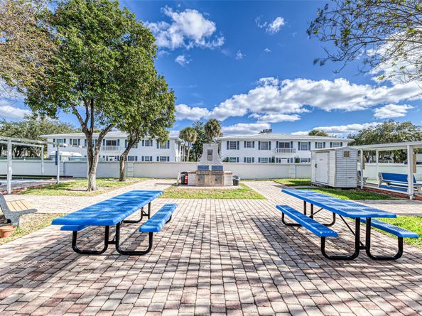 2220 NE 68th 1005, Fort Lauderdale FL 33308