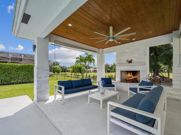15900 Meadow Wood Drive, Wellington FL 33414