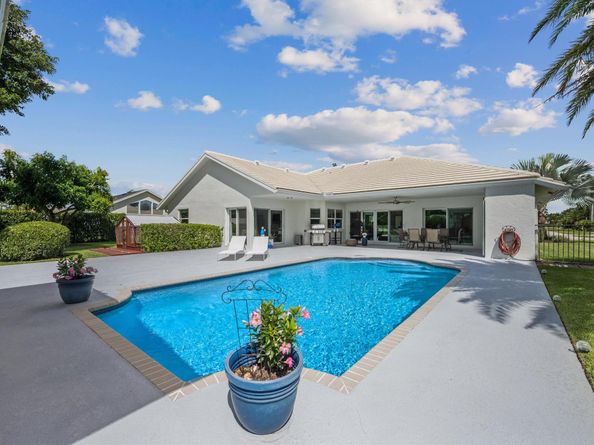 15900 Meadow Wood Drive, Wellington FL 33414