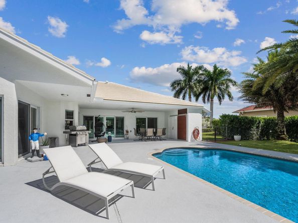 15900 Meadow Wood Drive, Wellington FL 33414