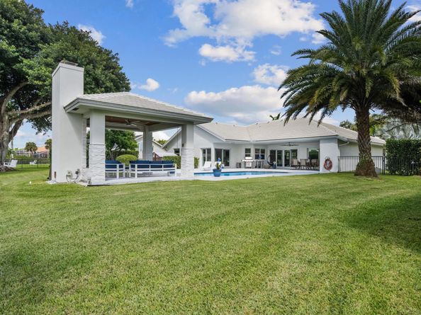 15900 Meadow Wood Drive, Wellington FL 33414
