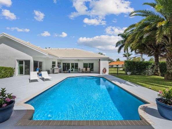 15900 Meadow Wood Drive, Wellington FL 33414