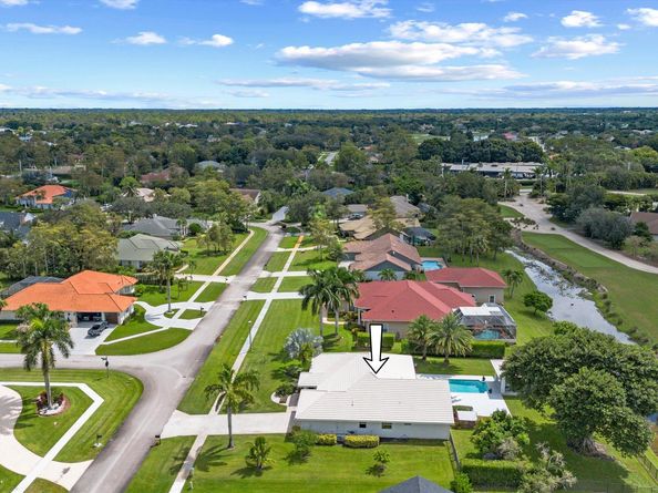 15900 Meadow Wood Drive, Wellington FL 33414