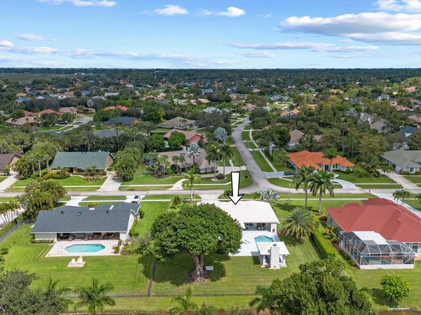15900 Meadow Wood Drive, Wellington FL 33414