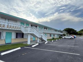 2102 Lake Osborne Drive 15, Lake Worth Beach FL 33461