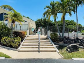2102 Lake Osborne Drive 15, Lake Worth Beach FL 33461