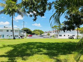 2102 Lake Osborne Drive 15, Lake Worth Beach FL 33461