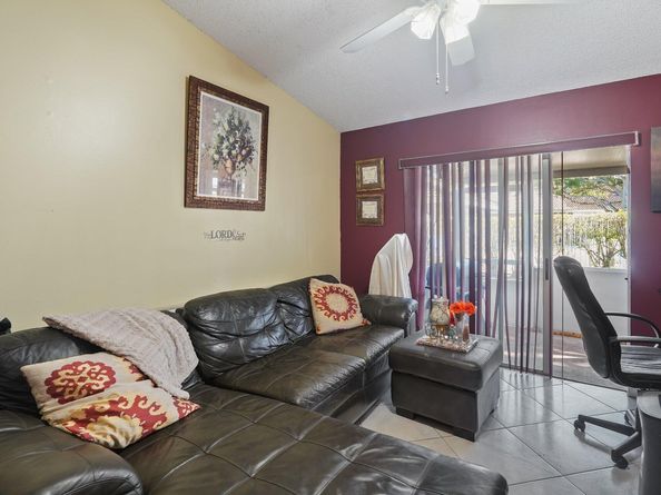 3181 Holiday Springs Boulevard 41, Margate FL 33063