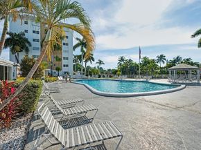 3000 NE 16th Ave 305, Oakland Park FL 33334