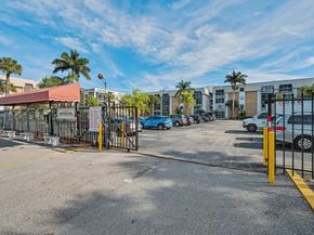 3000 NE 16th Ave 305, Oakland Park FL 33334