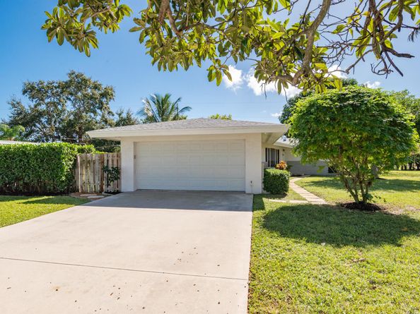 7504 Pine Tree Lane, Lake Clarke Shores FL 33406