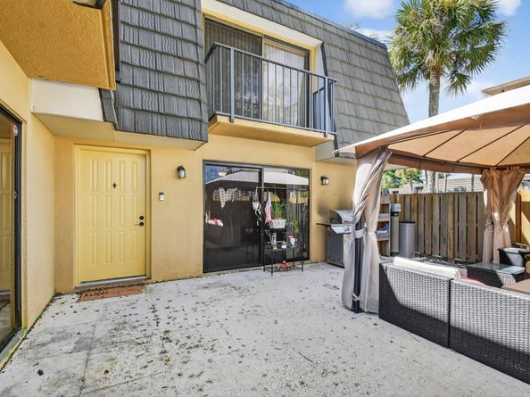 2409 24th Way, West Palm Beach FL 33407