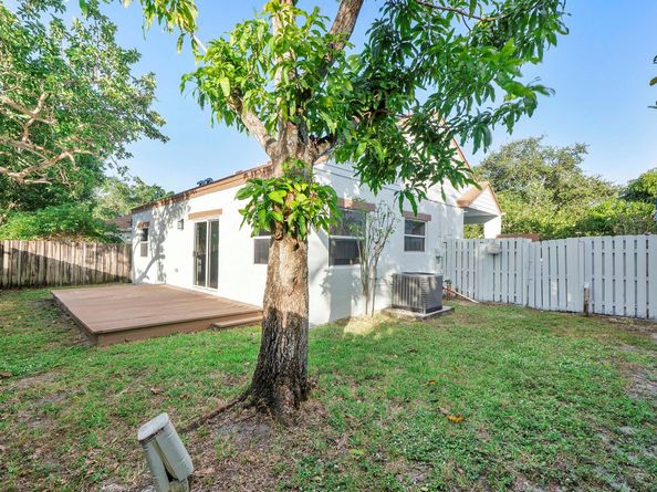 1410 SW 85th Avenue, Pembroke Pines FL 33025