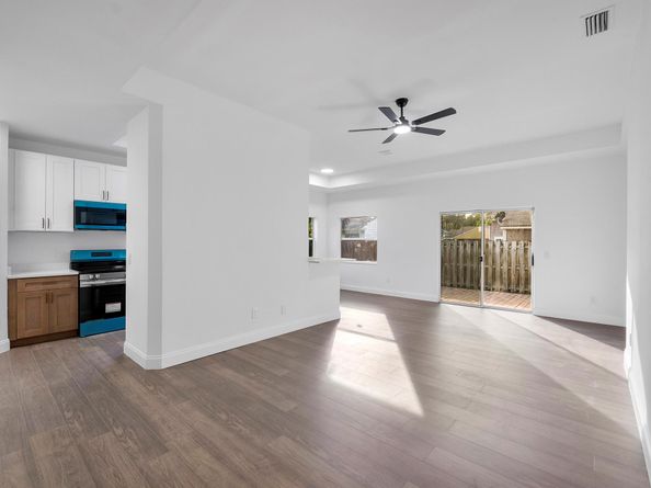 1410 SW 85th Avenue, Pembroke Pines FL 33025