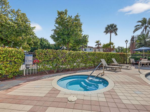 1011 Willow Place, Riviera Beach FL 33410