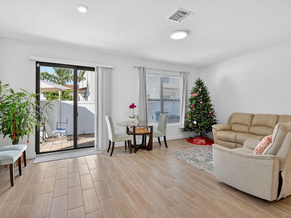 1011 Willow Place, Riviera Beach FL 33410