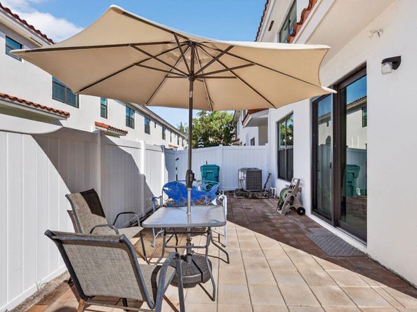 1011 Willow Place, Riviera Beach FL 33410