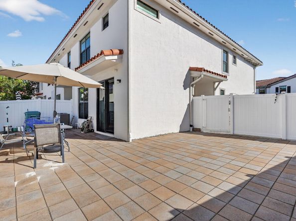 1011 Willow Place, Riviera Beach FL 33410