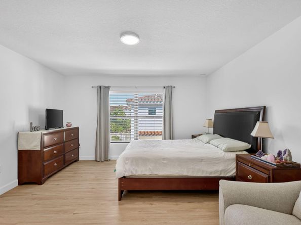 1011 Willow Place, Riviera Beach FL 33410