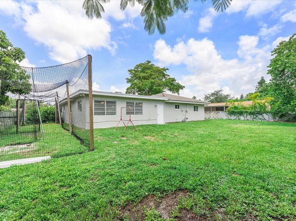 2757 NW 83rd Ter, Coral Springs FL 33065
