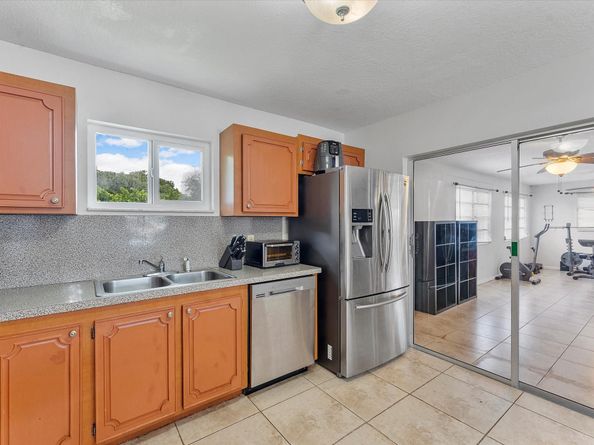 2757 NW 83rd Ter, Coral Springs FL 33065