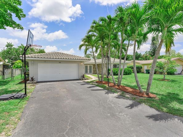 2757 NW 83rd Ter, Coral Springs FL 33065