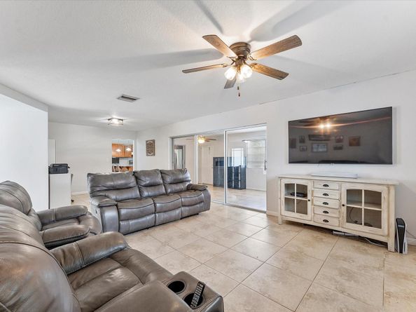 2757 NW 83rd Ter, Coral Springs FL 33065