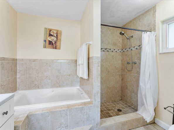 2757 NW 83rd Ter, Coral Springs FL 33065