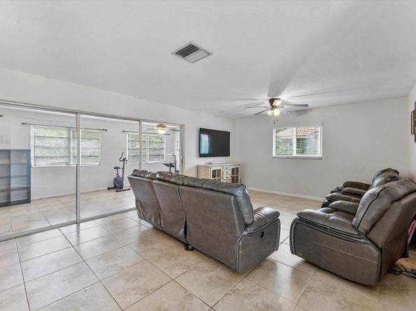 2757 NW 83rd Ter, Coral Springs FL 33065