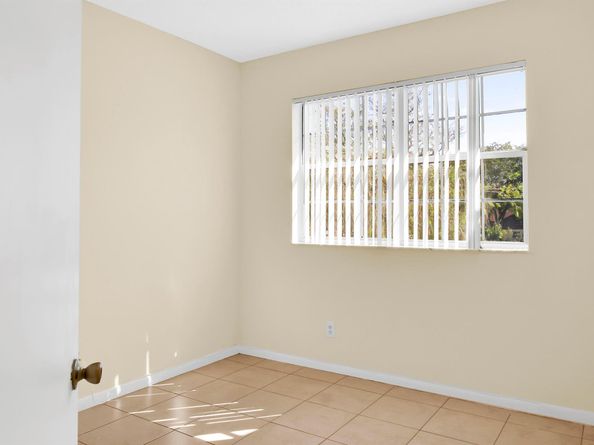 671 Cypress Lake Boulevard D21, Deerfield Beach FL 33064