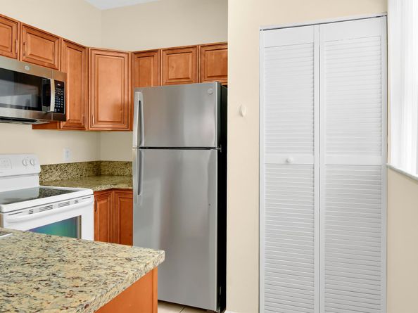 671 Cypress Lake Boulevard D21, Deerfield Beach FL 33064