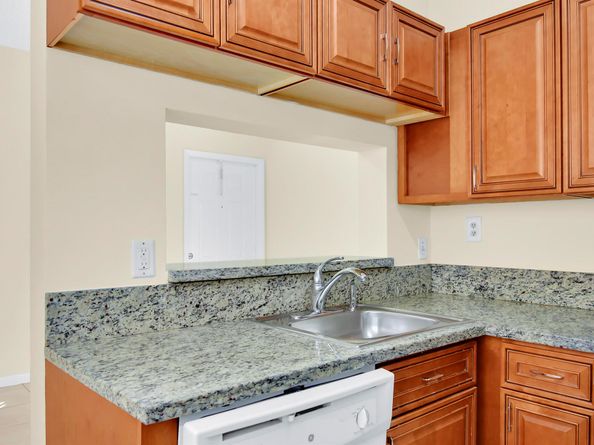 671 Cypress Lake Boulevard D21, Deerfield Beach FL 33064