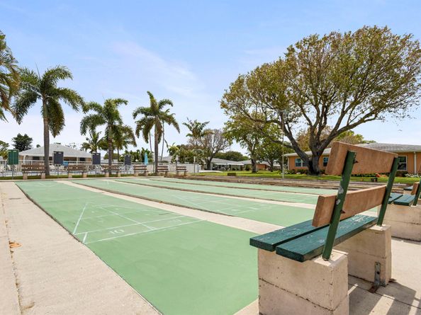 215 N High Point Boulevard B, Boynton Beach FL 33435