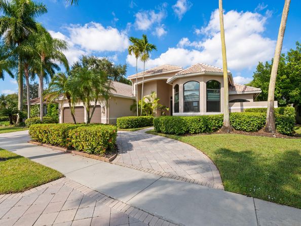 2583 Mayfair Ln, Weston FL 33327
