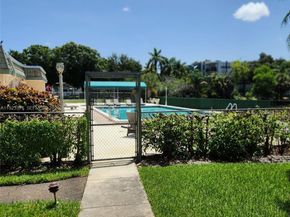 4100 N 58th Avenue 207, Hollywood FL 33021