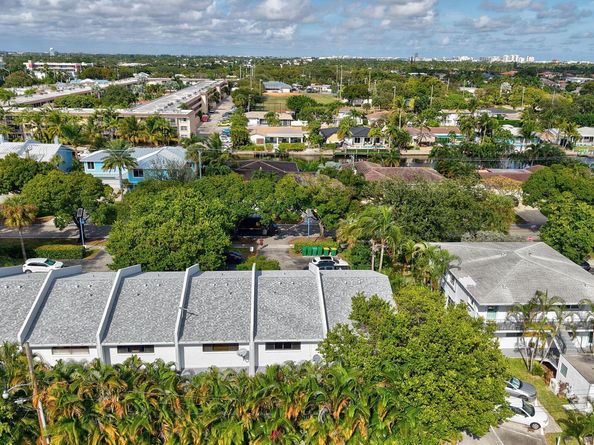 2140 NE 44th Street, Lighthouse Point FL 33064