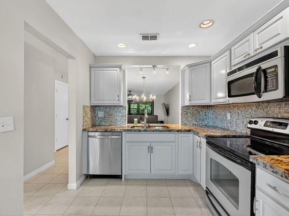 2140 NE 44th Street, Lighthouse Point FL 33064