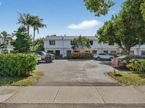 2140 NE 44th Street, Lighthouse Point FL 33064