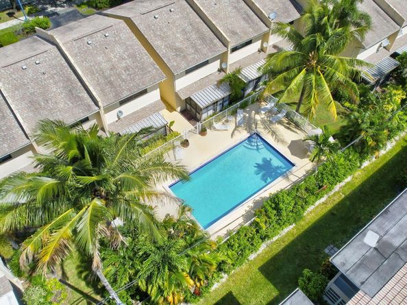 2140 NE 44th Street, Lighthouse Point FL 33064