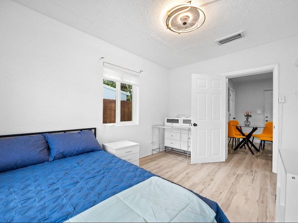 561 NE 61st St, Oakland Park FL 33334