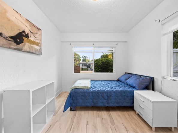 561 NE 61st St, Oakland Park FL 33334