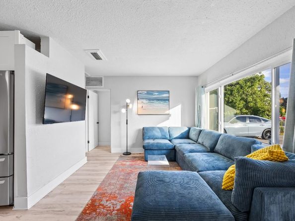 561 NE 61st St, Oakland Park FL 33334