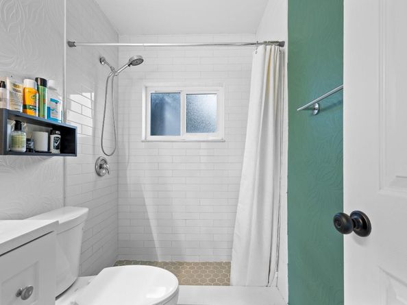 561 NE 61st St, Oakland Park FL 33334