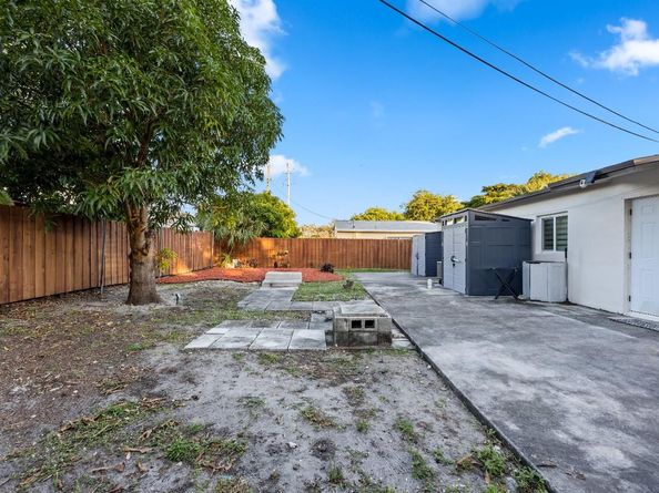 561 NE 61st St, Oakland Park FL 33334