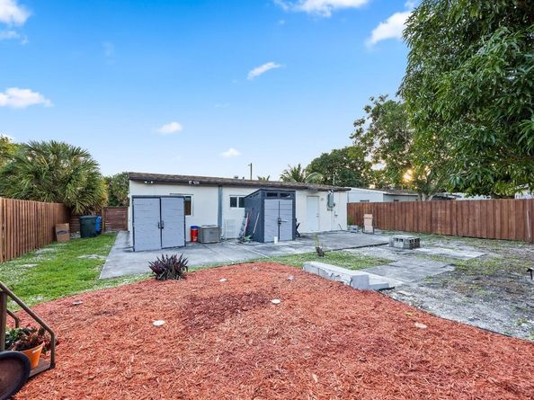 561 NE 61st St, Oakland Park FL 33334